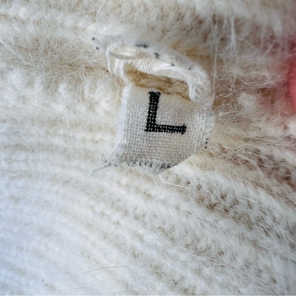 FUZZY ANGORA AND LACE VINTAGE IVORY CREAM SWEATER SIZE LARGE - Picture 2 of 10